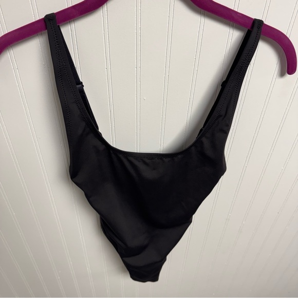 Skims Recycled Swim Scoop Neck Onepiece - Picture 3 of 8